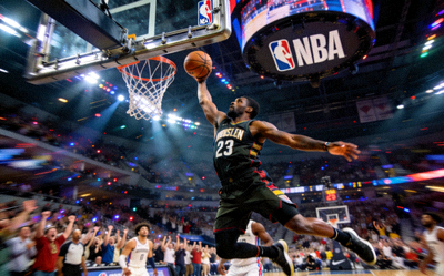 篮球运动员扣篮的精彩瞬间 - NBA比赛现场